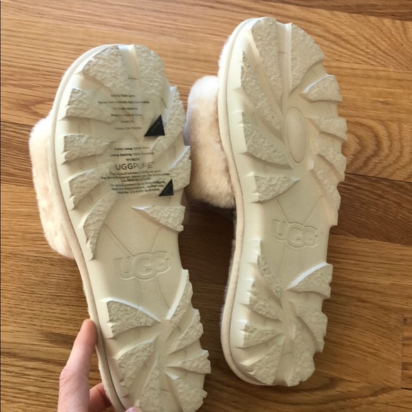 New UGG SLIPPERS - Picture 2 of 2